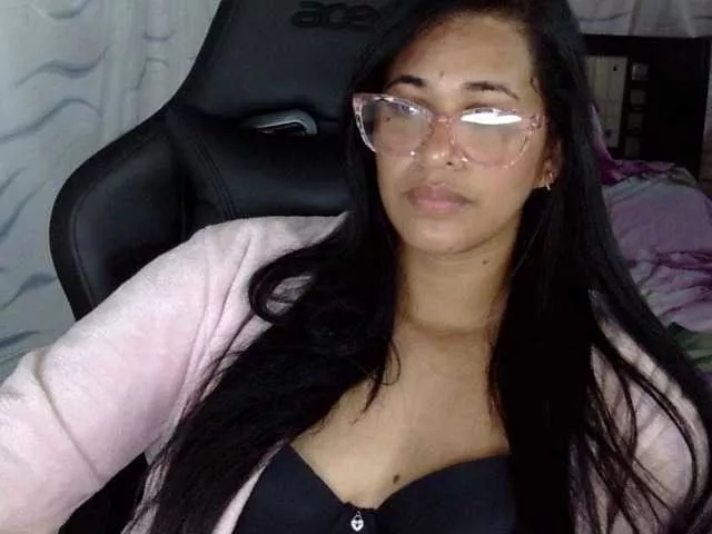 Letty33 on BongaCams 