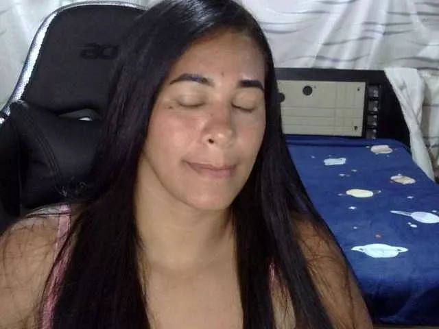 Letty33 on BongaCams 