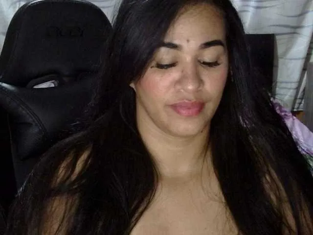 Letty33 on BongaCams 