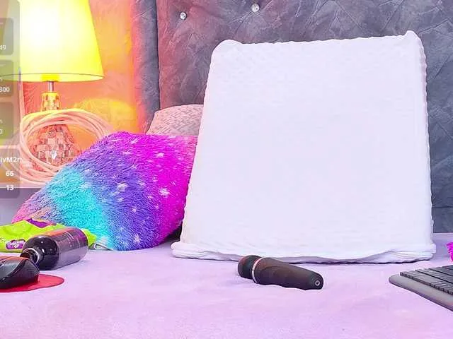 LiaTeylor on BongaCams