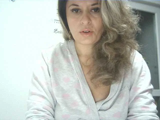 Offline lionessmom on BongaCams