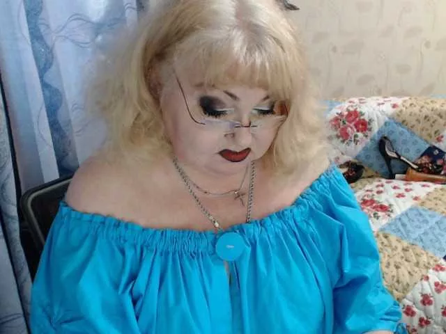 Offline livingnextdoor on BongaCams