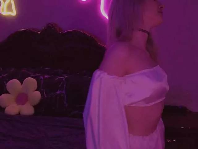 LollyGirlMoon from BongaCams