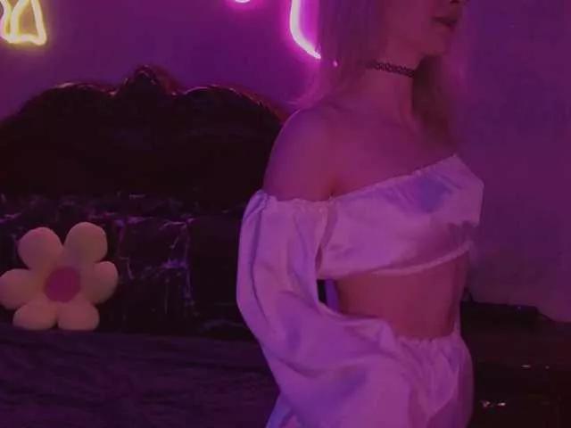 LollyGirlMoon from BongaCams