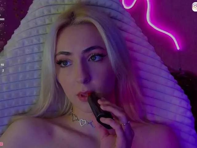 LollyGirlMoon from BongaCams