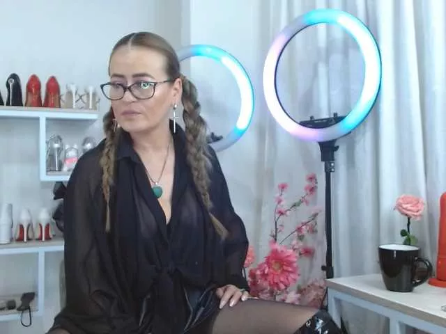 Offline MAGHENTA on BongaCams