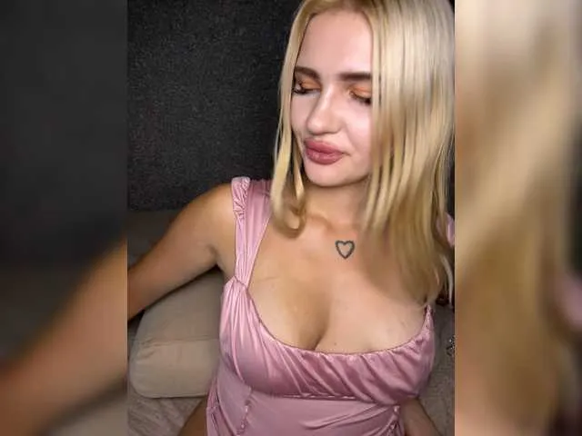 Freechat Melaniamyr on BongaCams