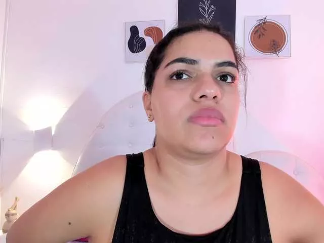 Offline mhia-paris on BongaCams