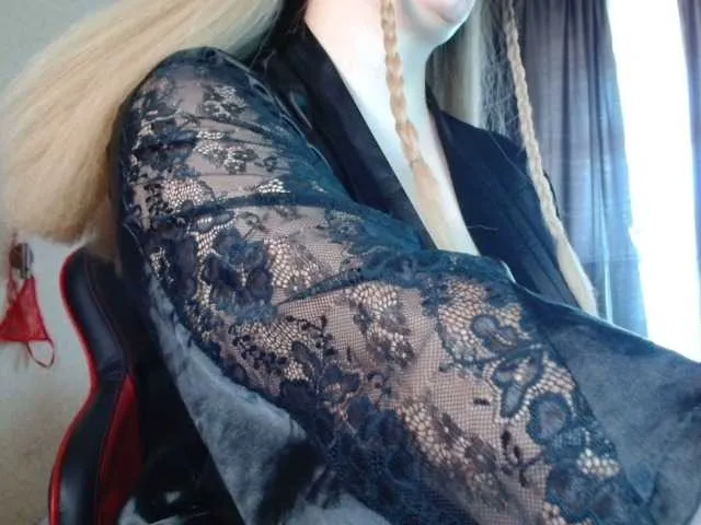 Offline MiaLaFoxis on BongaCams