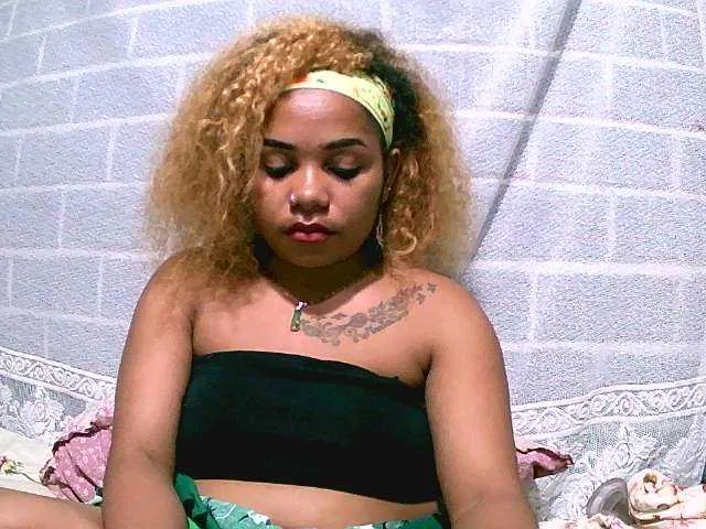 Offline Monica1612 on BongaCams