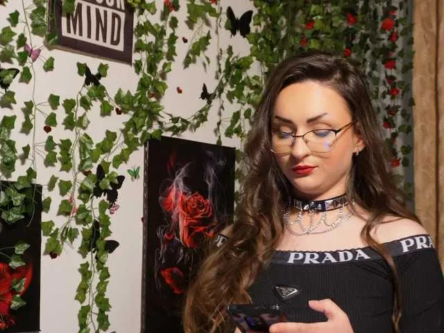 Offline NaughtYHomemadE on BongaCams