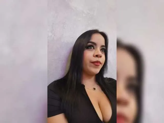 Offline NikkSantini on BongaCams