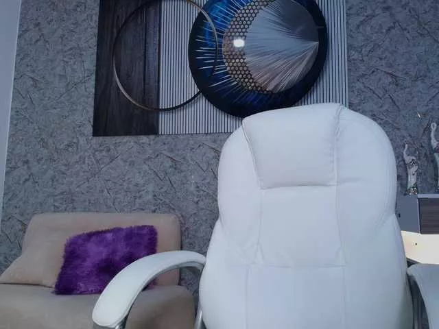 Offline Octaviarouse on BongaCams