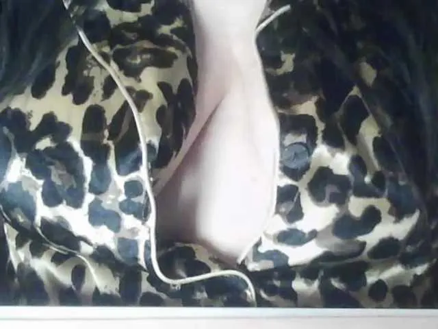 Offline peachyshow on BongaCams