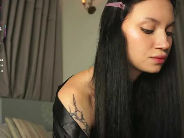 Freechat PLUXURY- on BongaCams