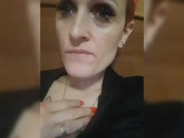 Offline Raisin on BongaCams