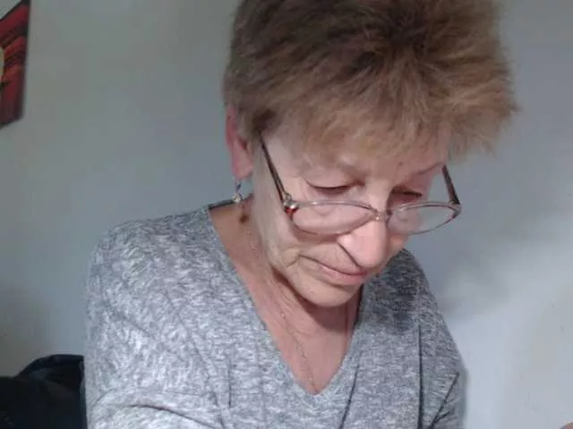 Offline Reife-dame on BongaCams
