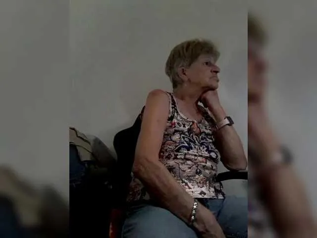 Offline Reife-dame on BongaCams