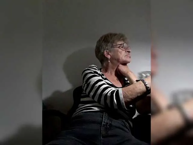 Offline Reife-dame on BongaCams