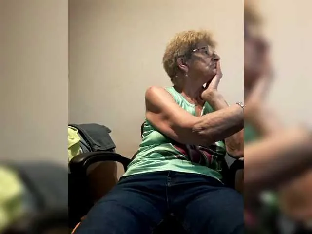 Offline Reife-dame on BongaCams