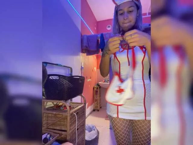 Offline Robineee13 on BongaCams