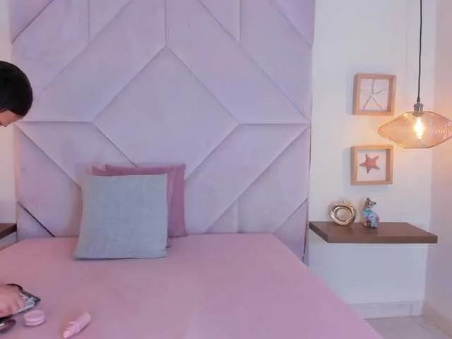 Offline roxana-mill on BongaCams