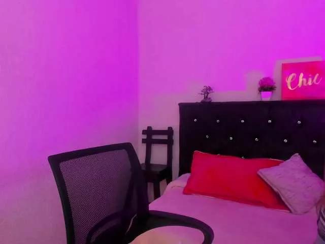 SarahDark from BongaCams