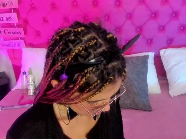 SarahDark from BongaCams