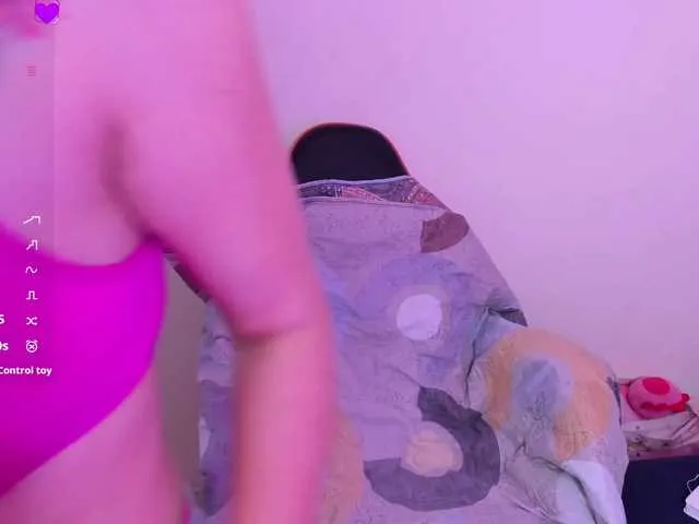 Offline scarlethit on BongaCams