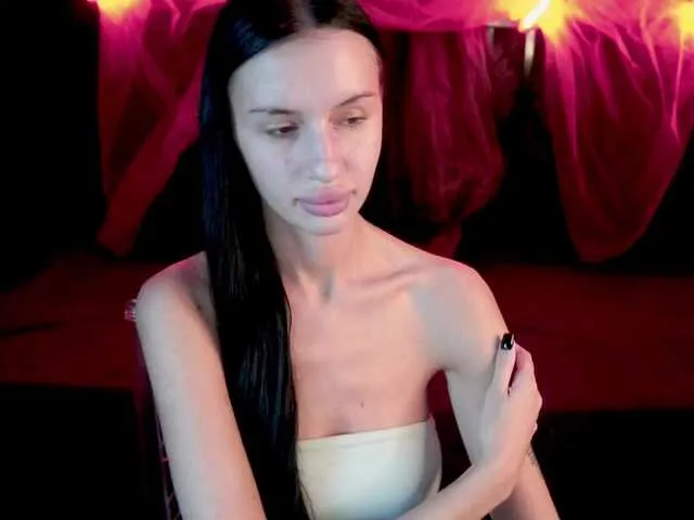 Offline SnowWhiteee on BongaCams