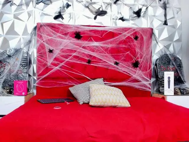 Offline steacy-19 on BongaCams