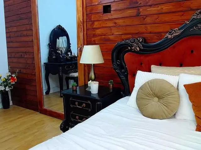 Offline SuzanneKerr on BongaCams