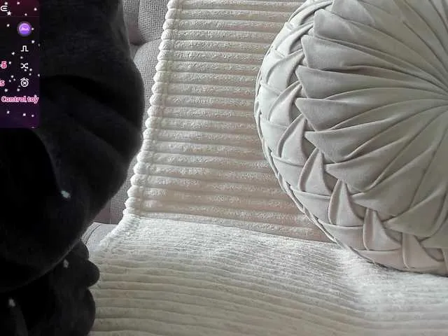 Offline TinyRouse on BongaCams