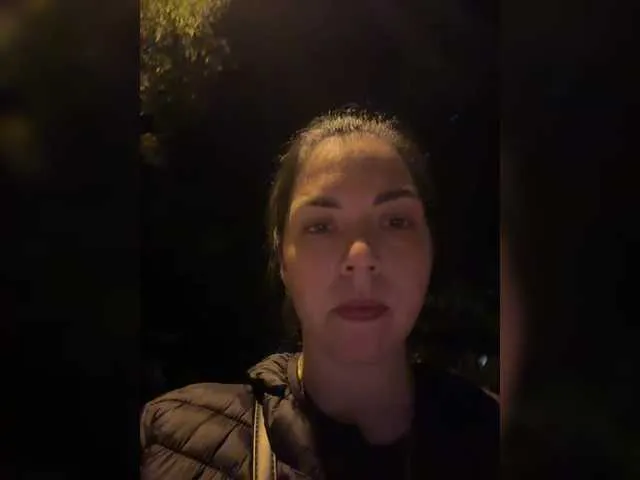 Offline Vika19981 on BongaCams