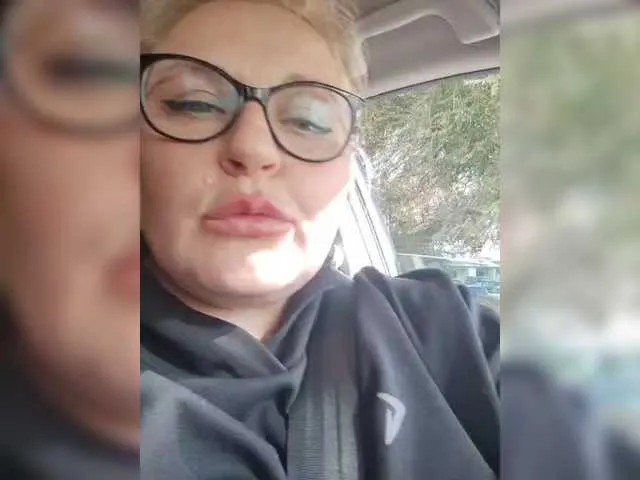 Offline WifeyNusha on BongaCams