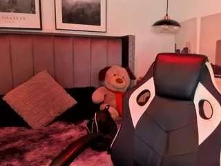 alaia-cute from CamSoda