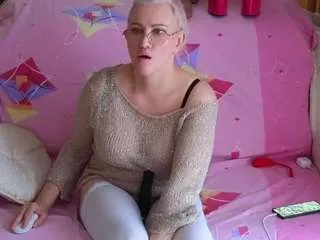 Freechat alenaexplorer on CamSoda