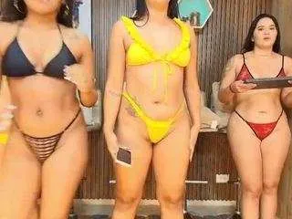 Offline baby33hot on CamSoda