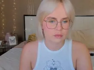 Freechat bellatip on CamSoda