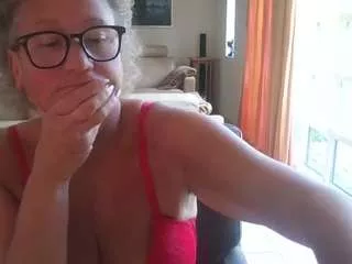 Offline blondecougar on CamSoda