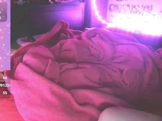 Freechat blondiewithanass on CamSoda