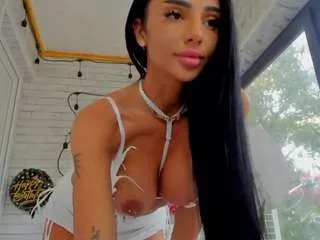 Freechat britneycharm on CamSoda