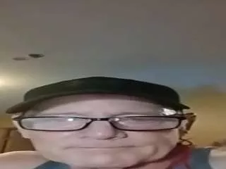 Offline camcouple4u on CamSoda