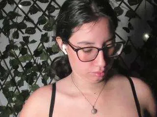 Freechat coralinesanchez on CamSoda