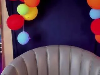 Offline cosmic-brunette on CamSoda