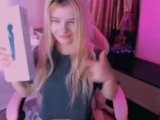 cuddlykittenn from CamSoda