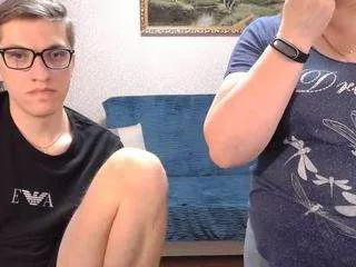 Freechat curvyjoanna on CamSoda