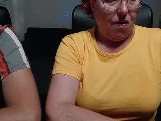 Freechat curvyjoanna on CamSoda