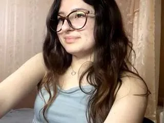 deloisenatalizio — GOAL:  Play your favorite song on the guitar.Hello, I'm Elisheva, welcome to my room. Today is my third day [11 tokens remaining]