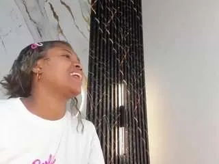 Offline ebonyyhot on CamSoda